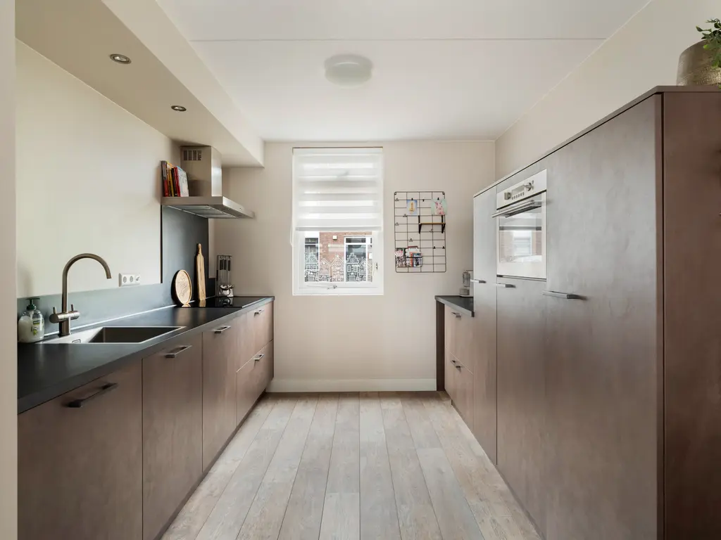Cort van der Lindenstraat 12, NAALDWIJK