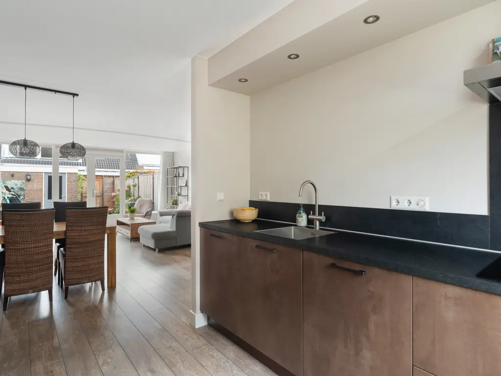 Cort van der Lindenstraat 12, NAALDWIJK