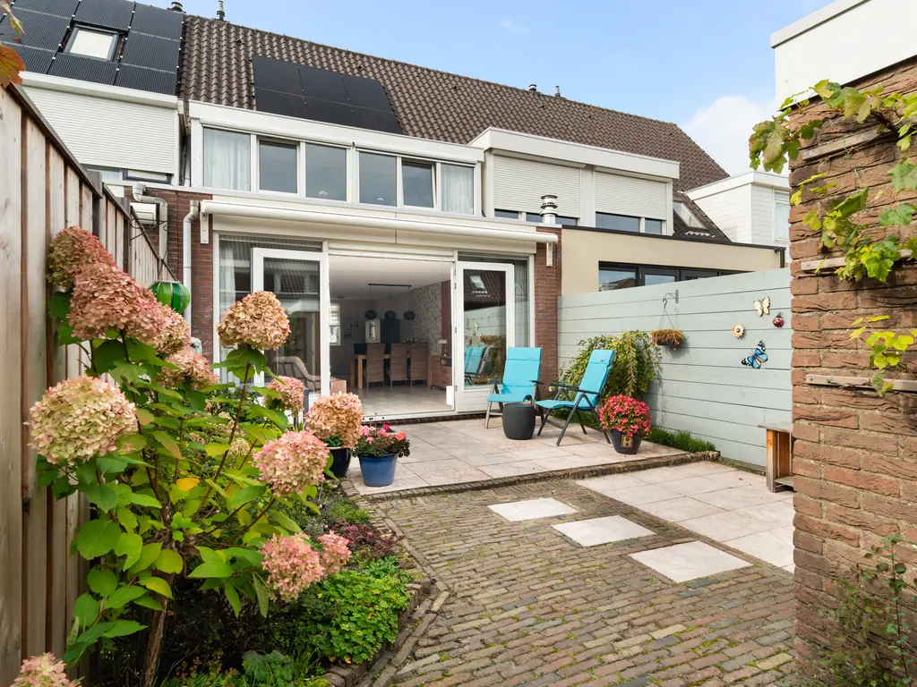 Cort van der Lindenstraat 12, NAALDWIJK