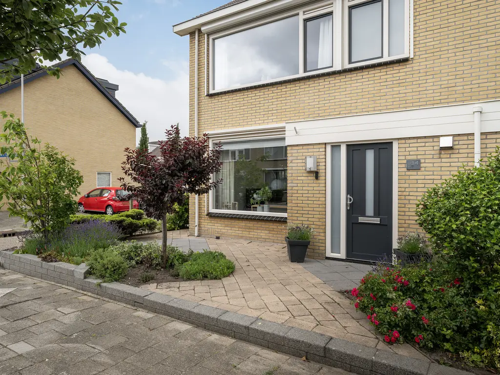 Lijsterbesstraat 14, 'S-GRAVENZANDE