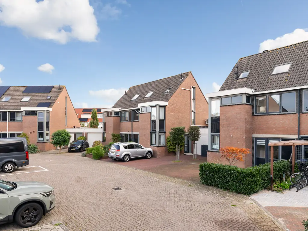 Van der Does de Willeboisstraat 27, WATERINGEN