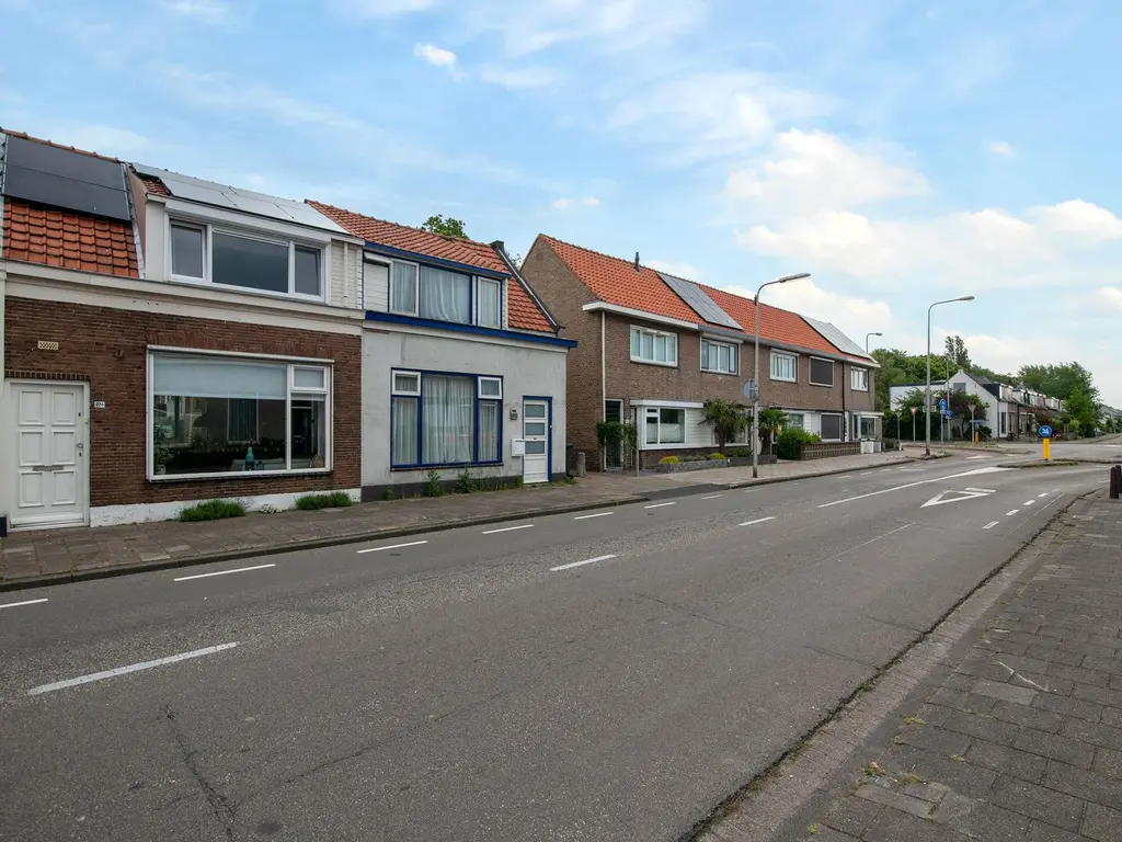 Naaldwijkseweg 224, 'S-GRAVENZANDE