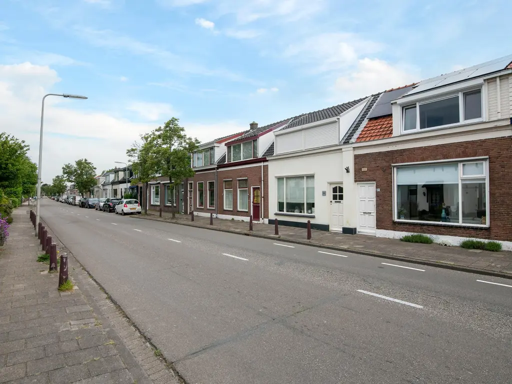 Naaldwijkseweg 224, 'S-GRAVENZANDE