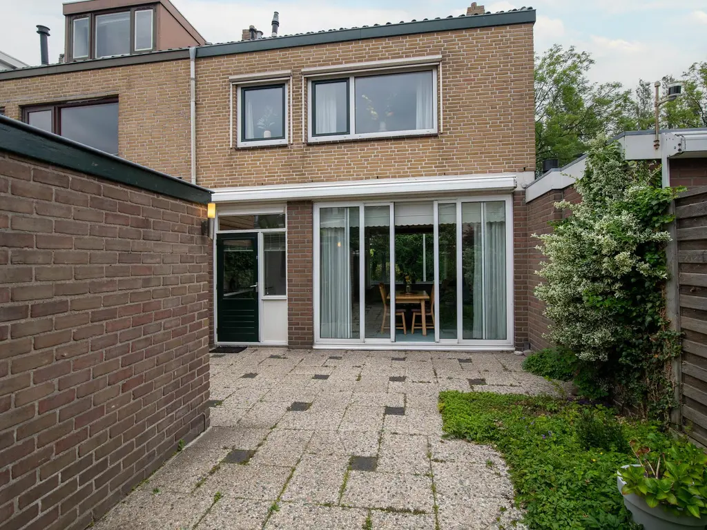 Mr. Jan Tuningstraat 70, NAALDWIJK