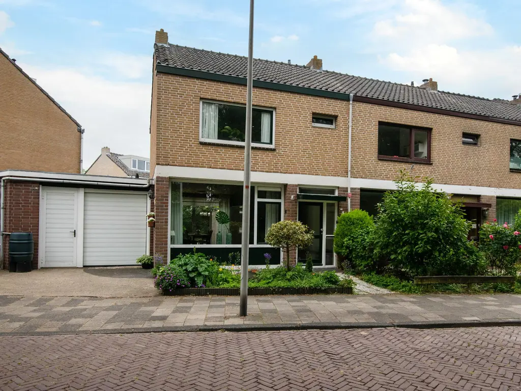 Mr. Jan Tuningstraat 70, NAALDWIJK