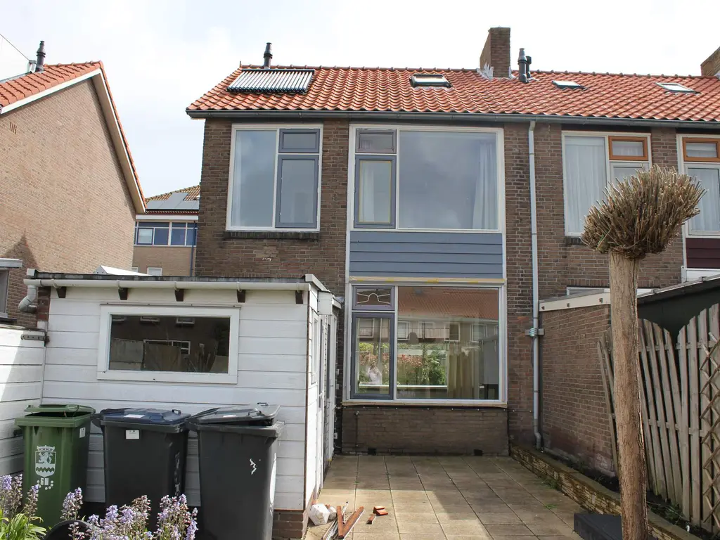 A.J. van Reststraat 14, POELDIJK