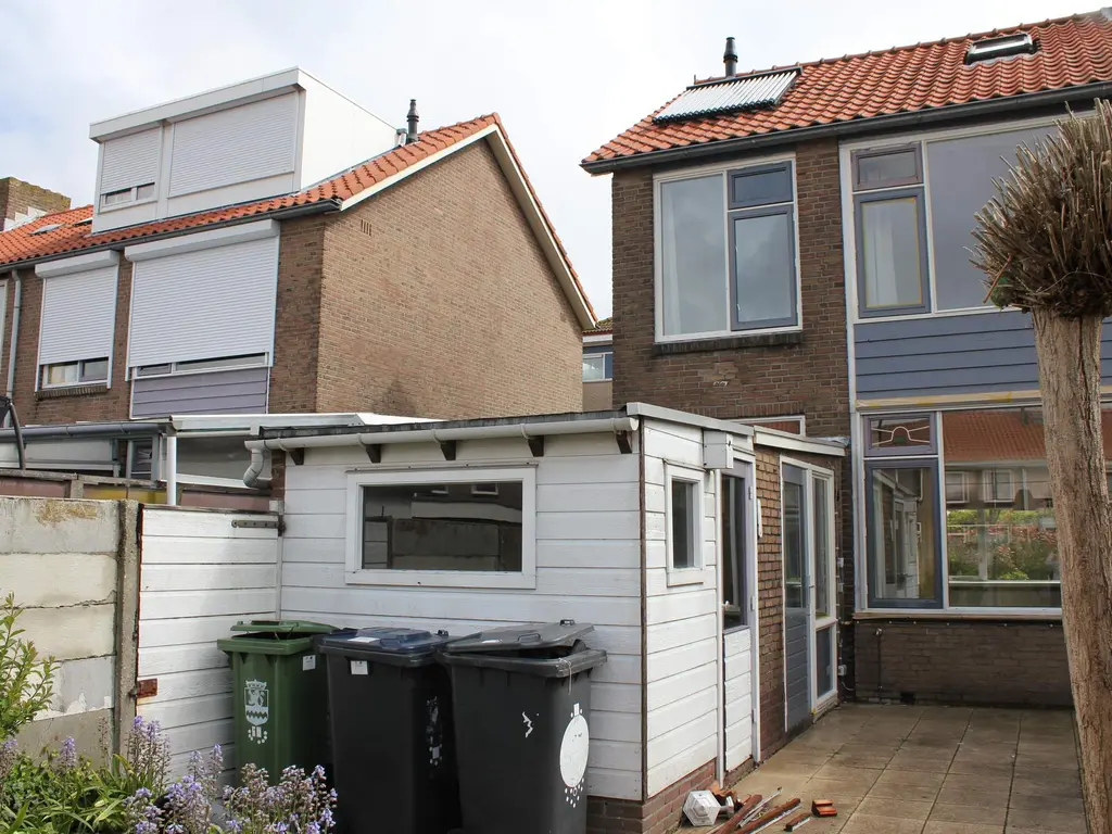 A.J. van Reststraat 14, POELDIJK