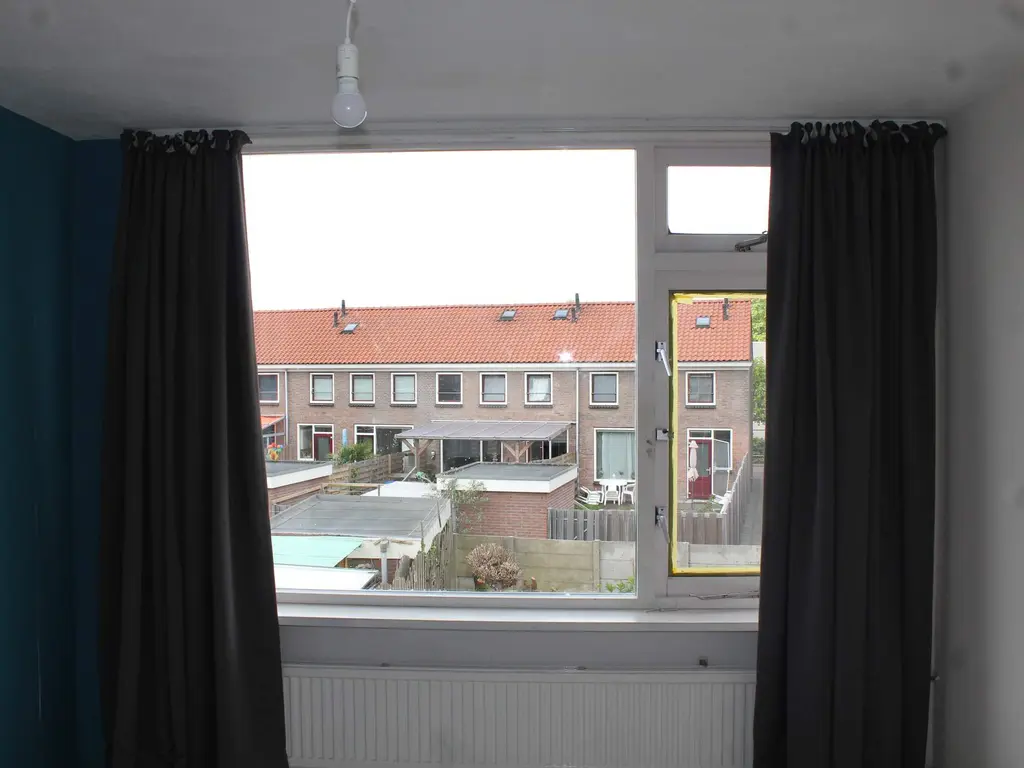 A.J. van Reststraat 14, POELDIJK