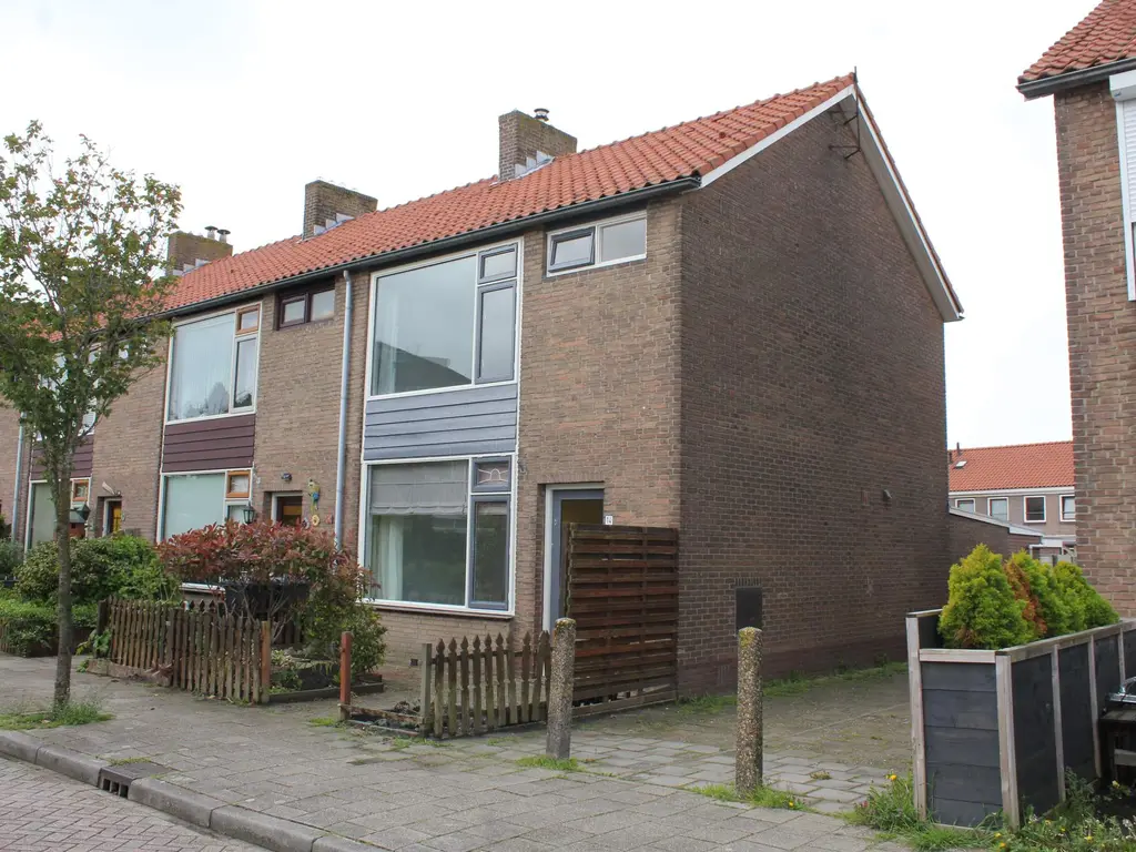 A.J. van Reststraat 14, POELDIJK