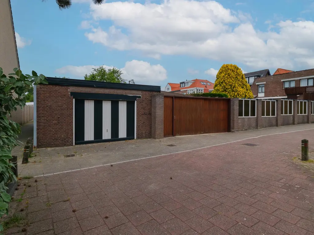 Naaldwijkseweg 49, 'S-GRAVENZANDE