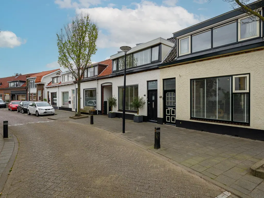 Rijnweg 43, MONSTER