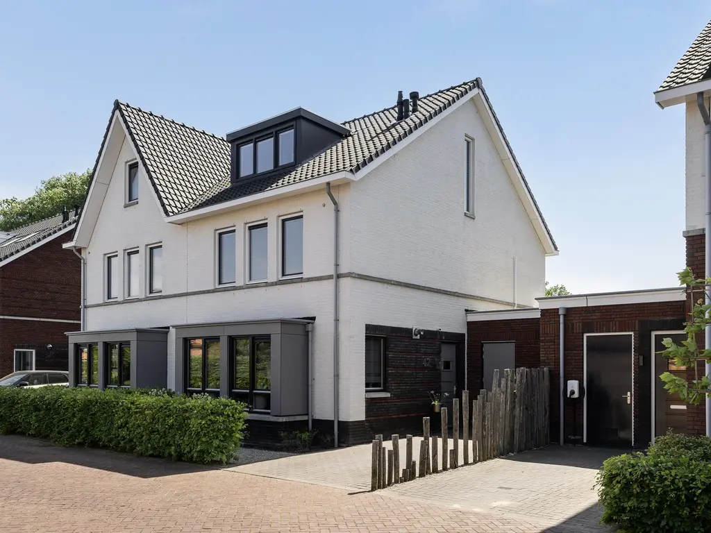 Dagpauwoog 42, 'S-GRAVENZANDE