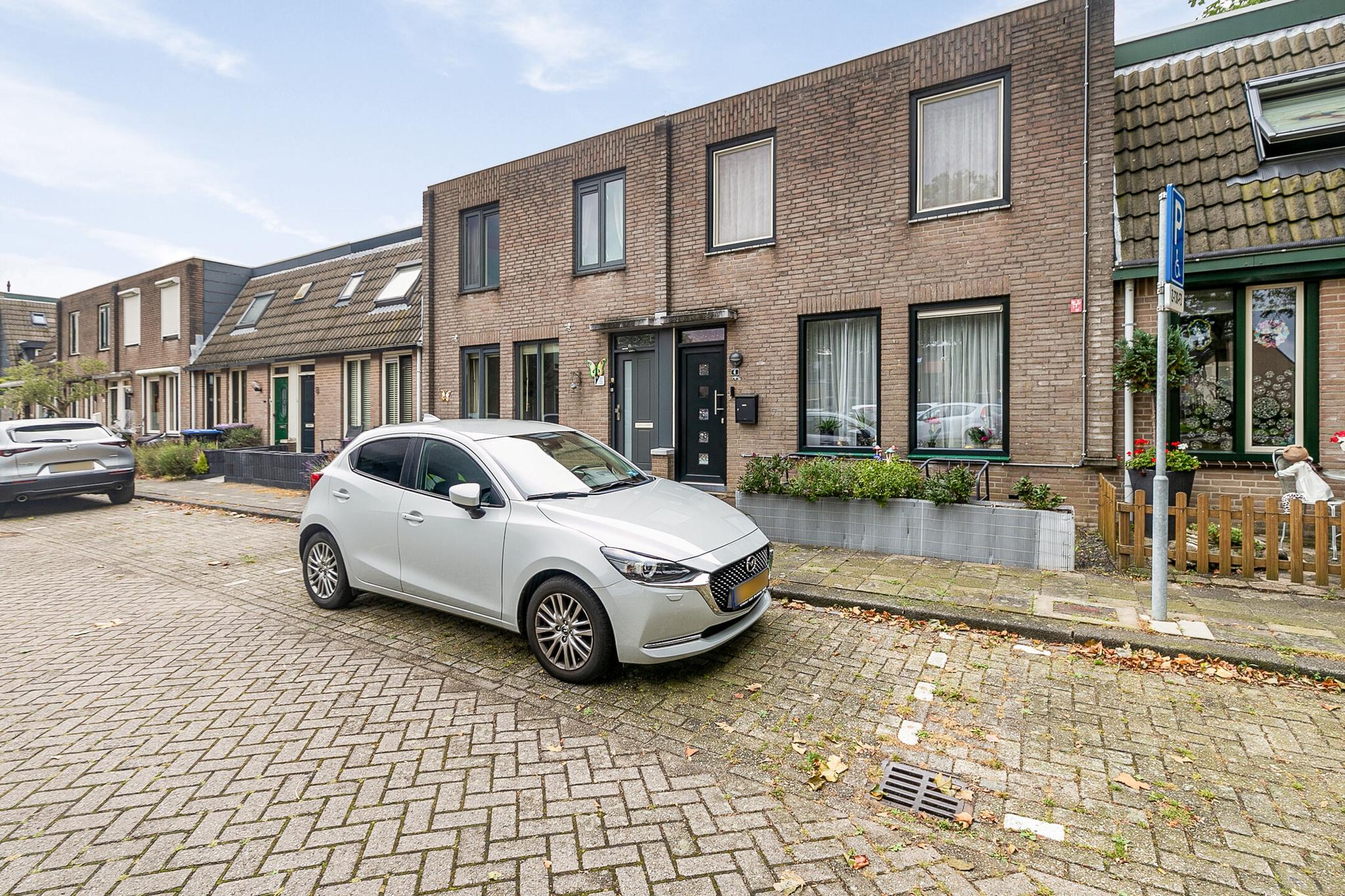 Gitaarstraat 6, SPIJKENISSE foto 1