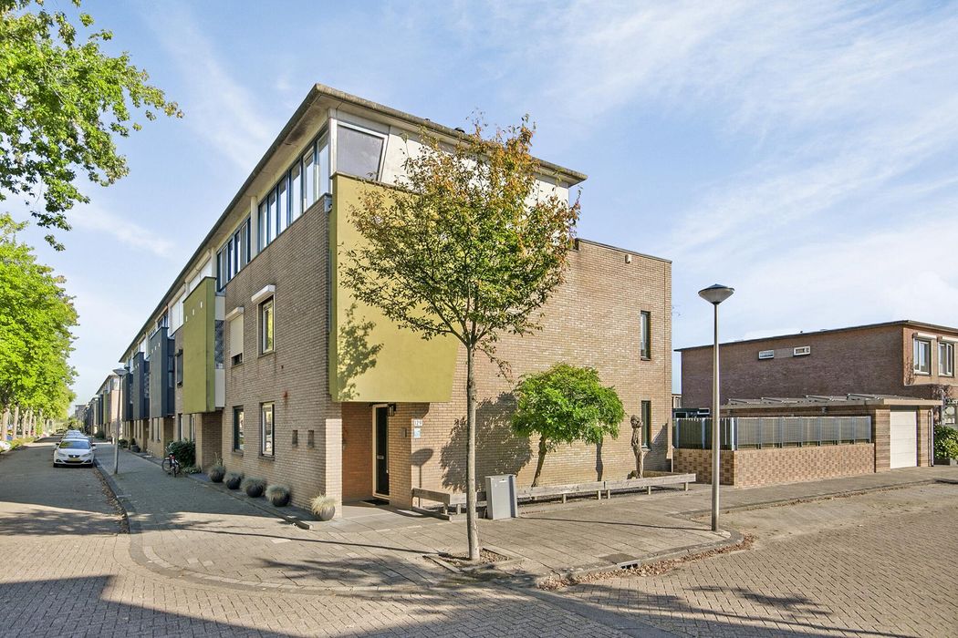 Sientje Mesdag-van Houtenstraat 129, SPIJKENISSE foto 1