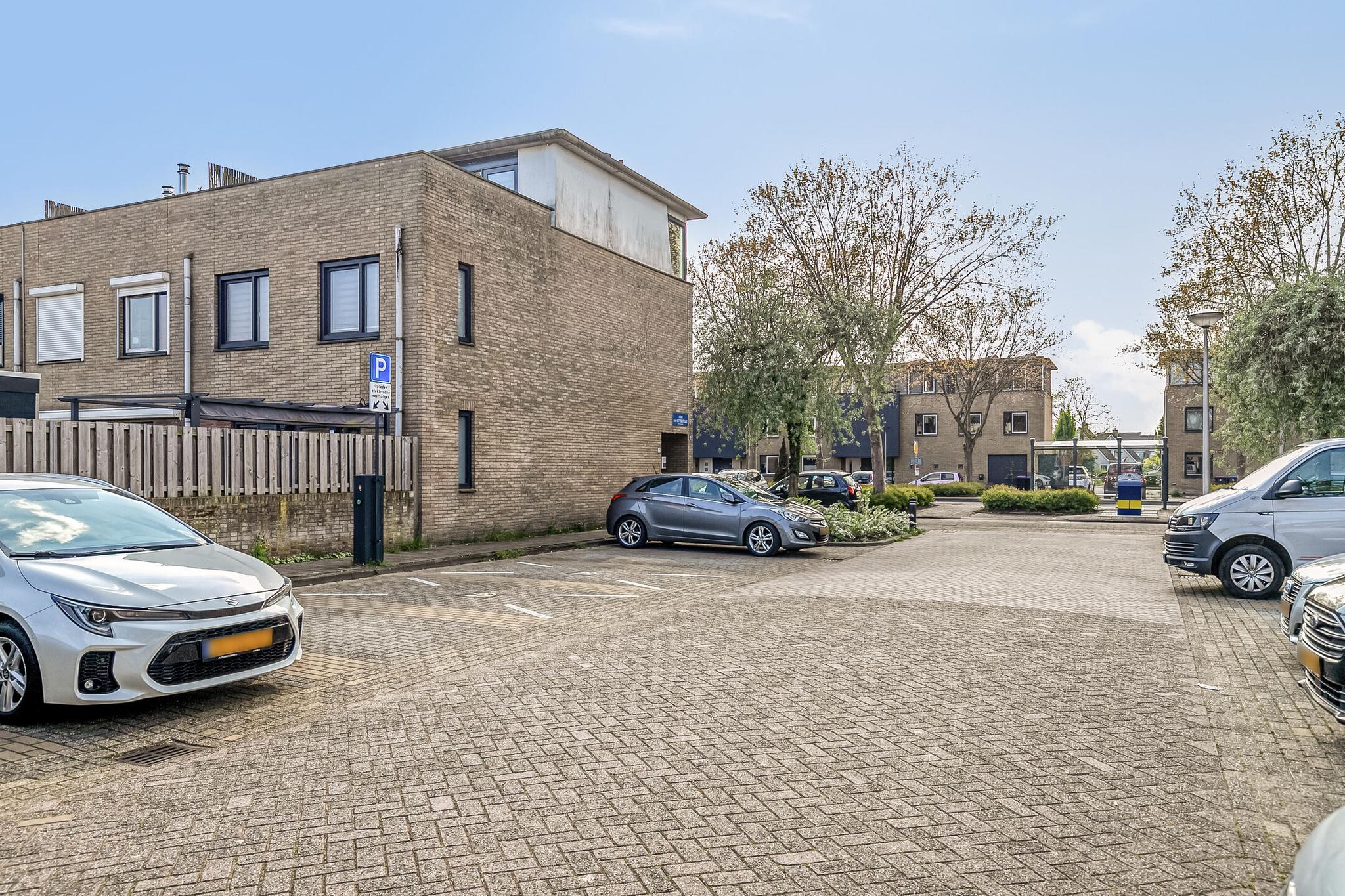 Annie van Hattemstraat 20, SPIJKENISSE foto 35