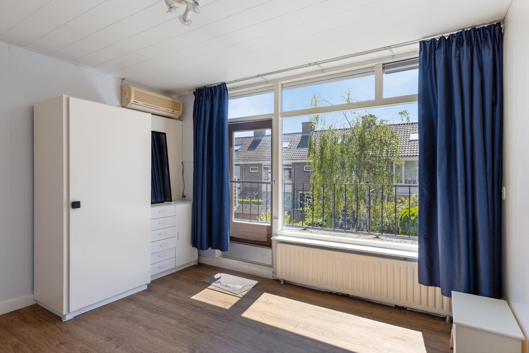 Leliestraat 76, SPIJKENISSE foto 13