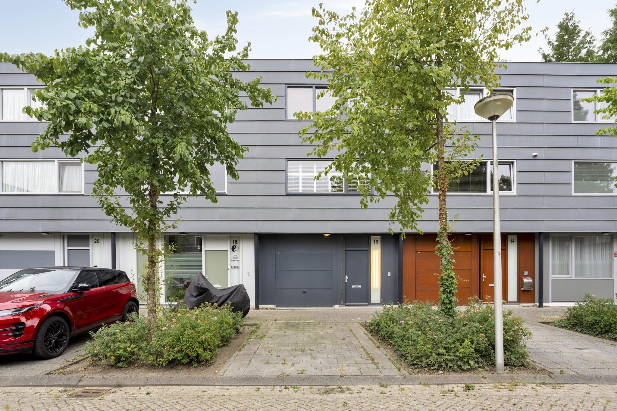 J. Kluitstraat 16, SPIJKENISSE foto 1