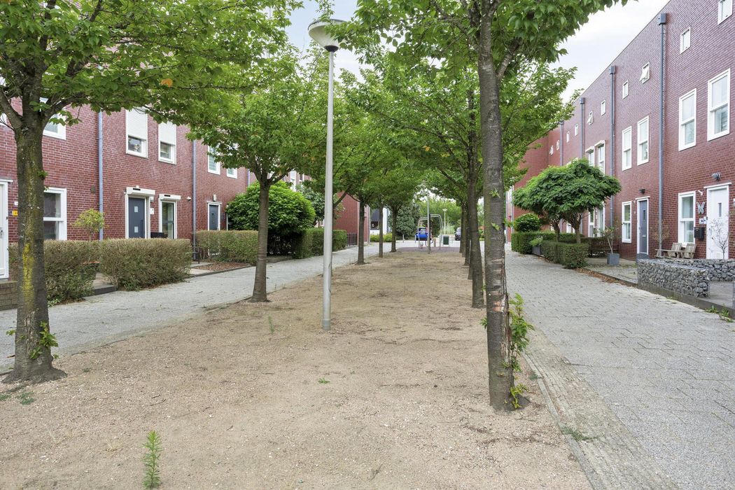 J. Kluitstraat 16, SPIJKENISSE foto 31