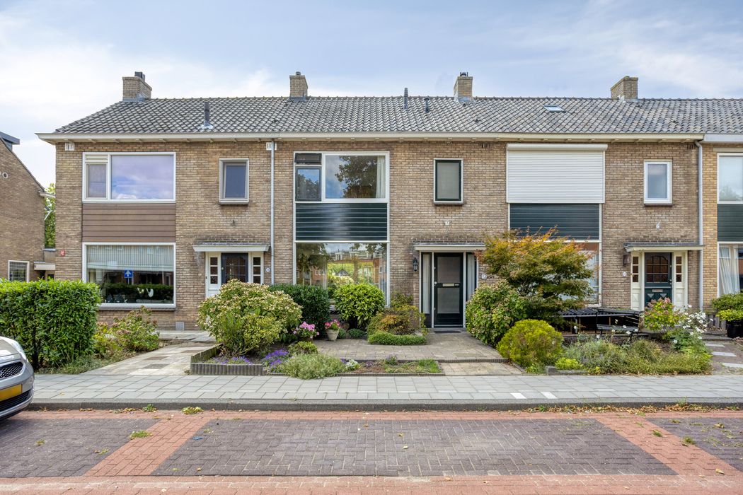 Prins Bernhardlaan 12, SPIJKENISSE foto 2