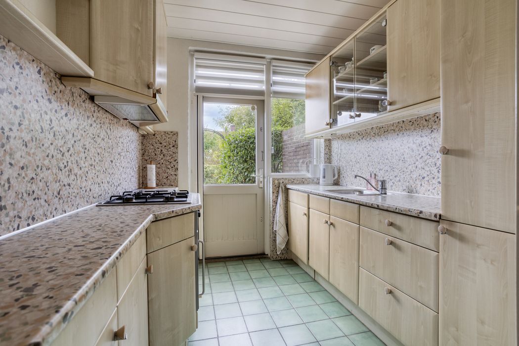 Prins Bernhardlaan 12, SPIJKENISSE foto 7