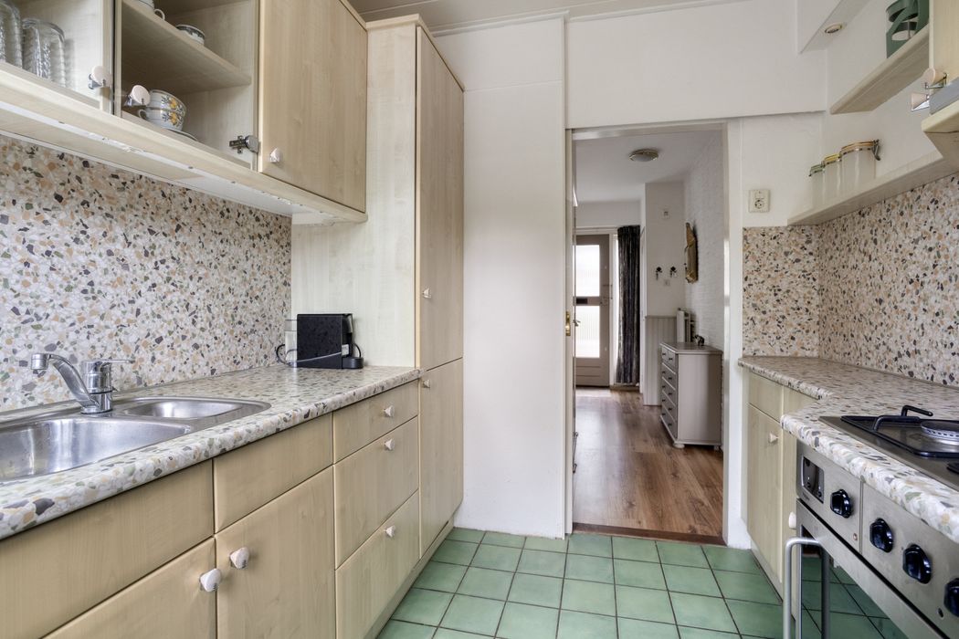 Prins Bernhardlaan 12, SPIJKENISSE foto 8