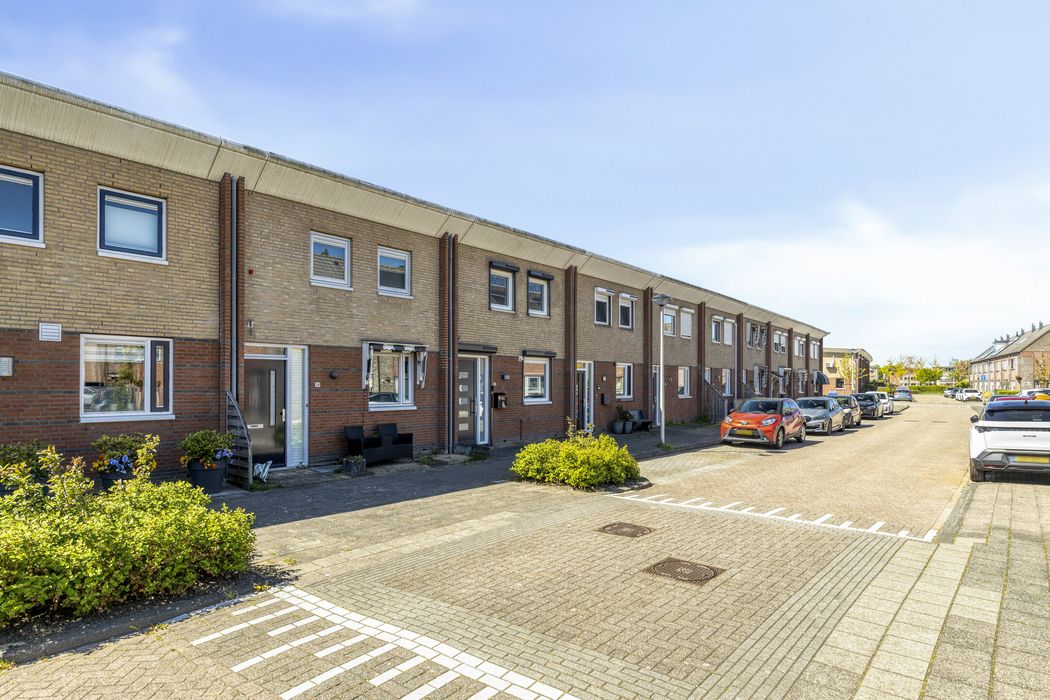 Marguerite Durasstraat 32, SPIJKENISSE foto 0