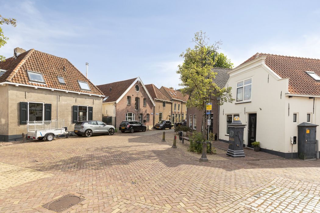 Dorpsplein 5, GEERVLIET foto 1