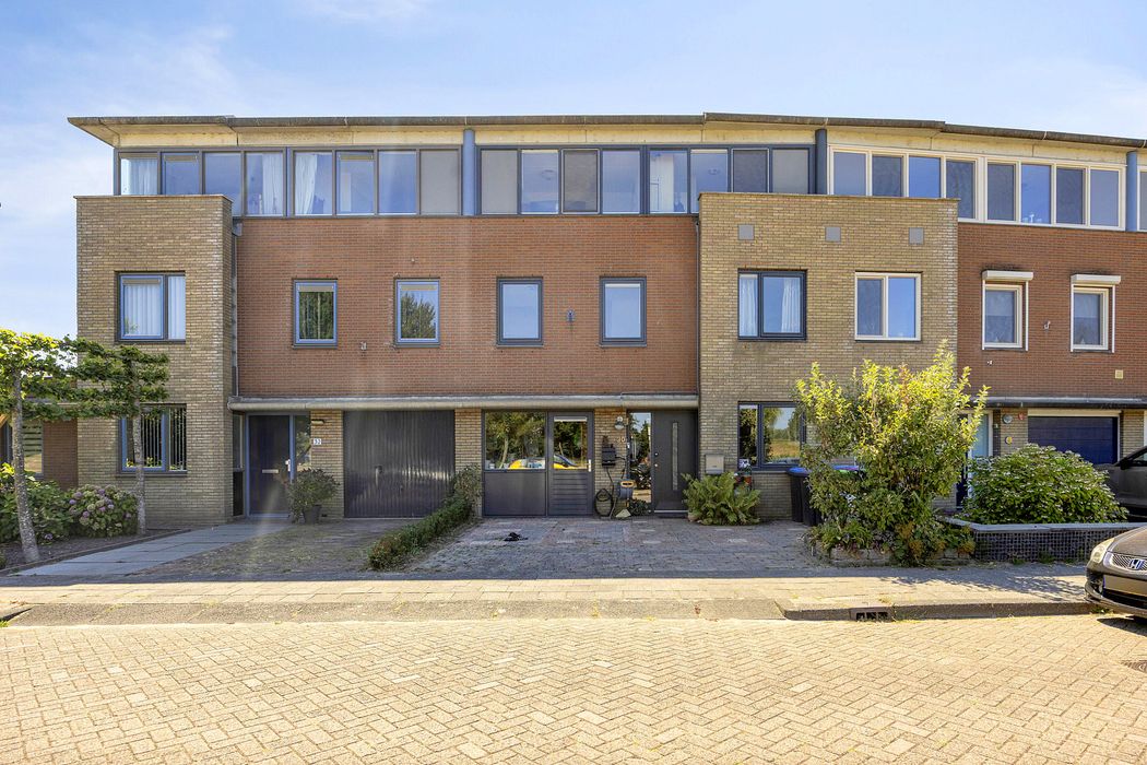 Henri&euml;tte Roland Holststraat 30, SPIJKENISSE foto 0
