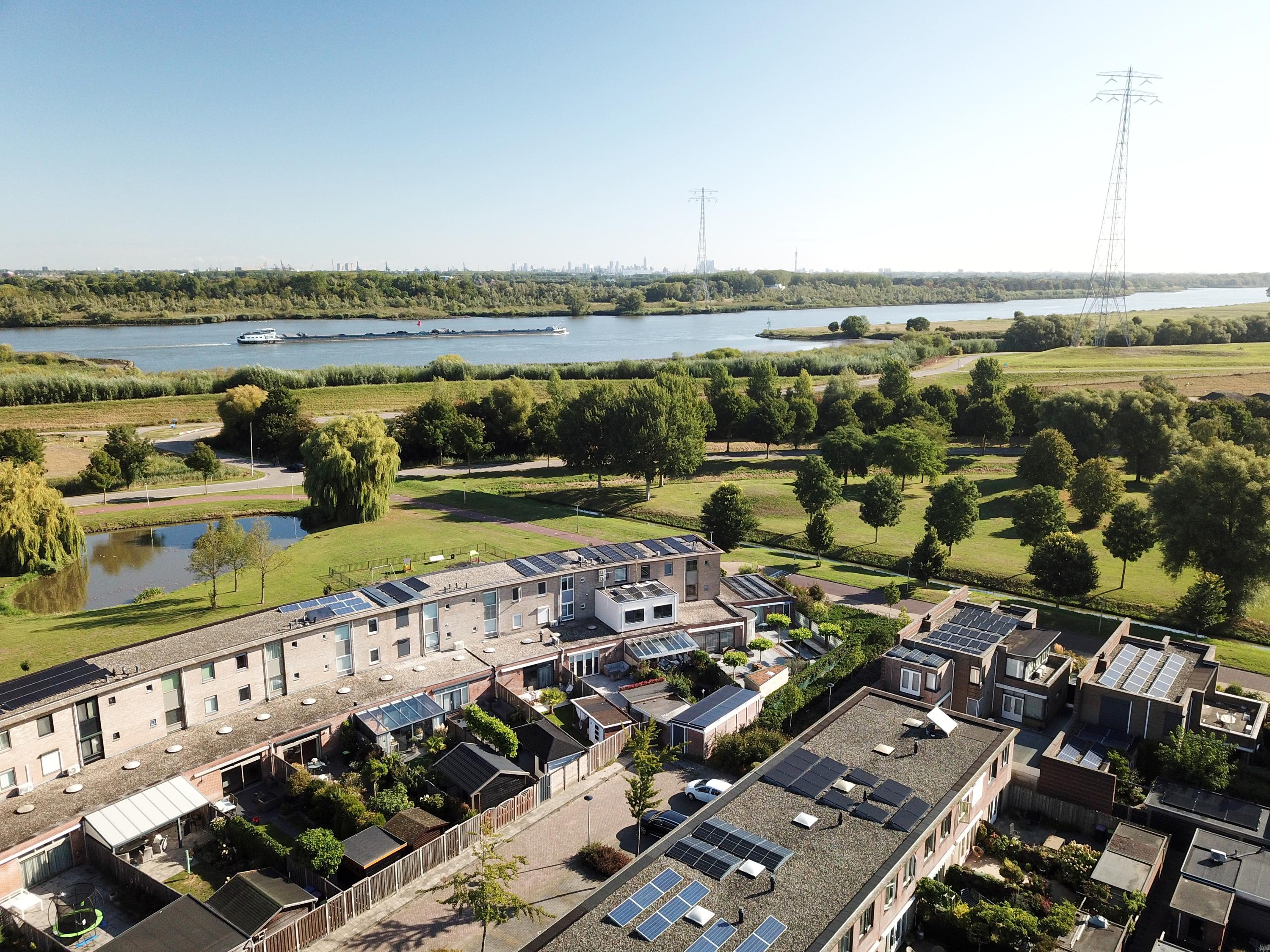 Henri&euml;tte Roland Holststraat 30, SPIJKENISSE foto 1