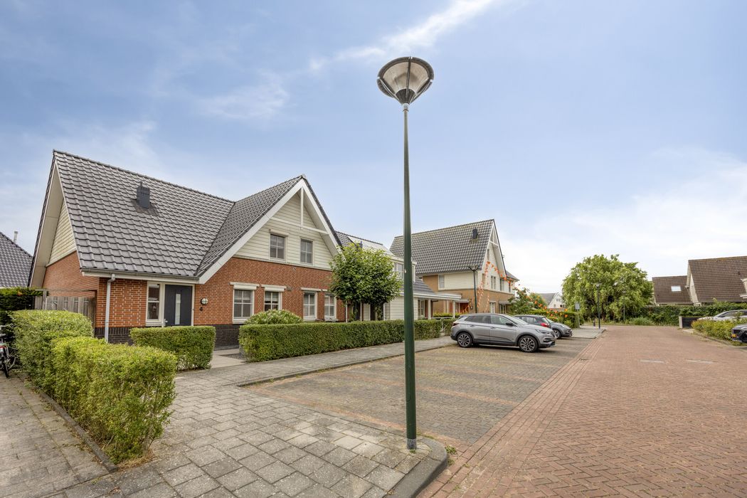 Arend Braatlaan 4, HEKELINGEN foto 1