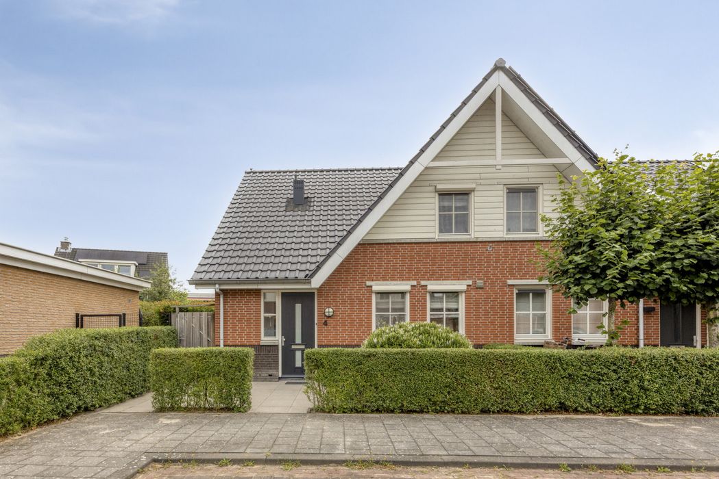 Arend Braatlaan 4, HEKELINGEN foto 0