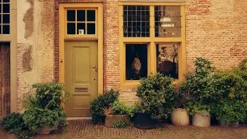 Minister De Jonge (VRO) ontvouwt plannen voor slecht geïsoleerde woningen en gebouwen