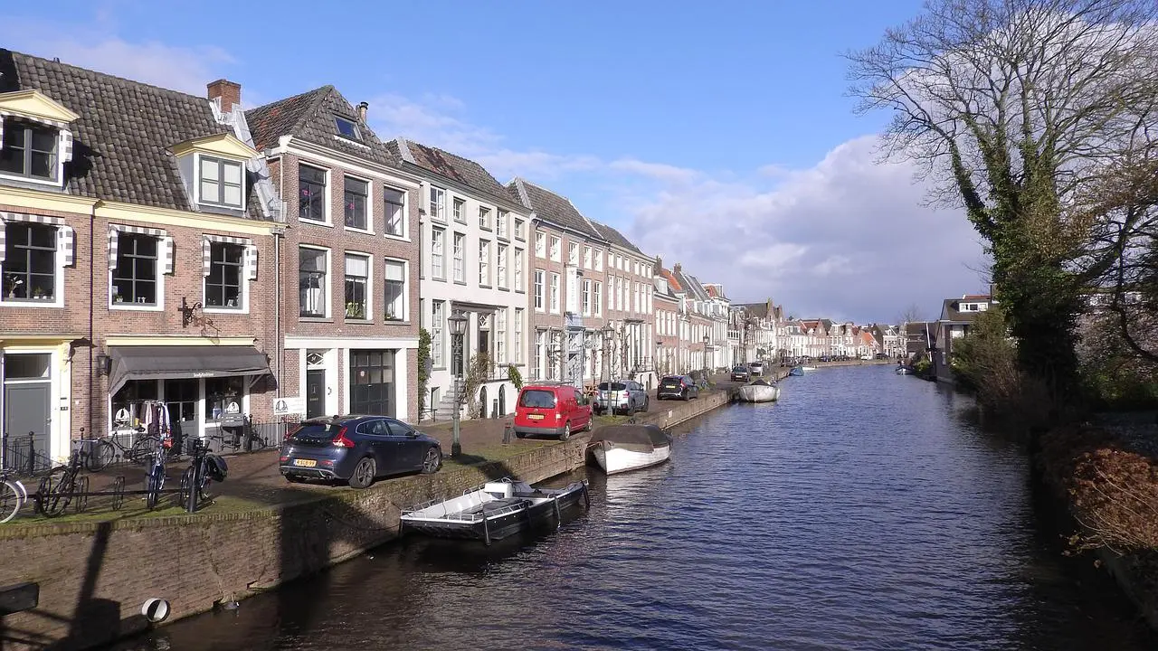 Meer woningen toewijzen aan gemeentebewoners frustreert de markt