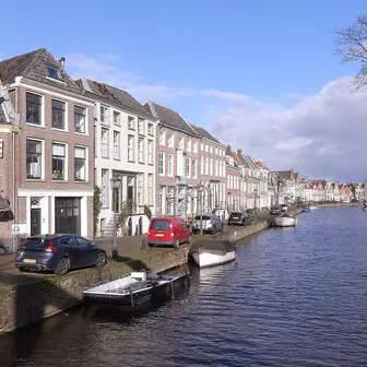 Meer woningen toewijzen aan gemeentebewoners frustreert de markt