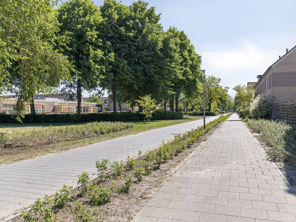 Bizetstraat 1, ALMERE