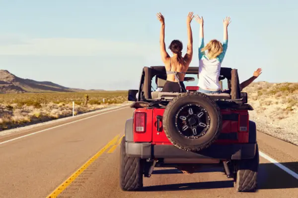 Hoe kom ik van opgezette enkels af tijdens het reizen?