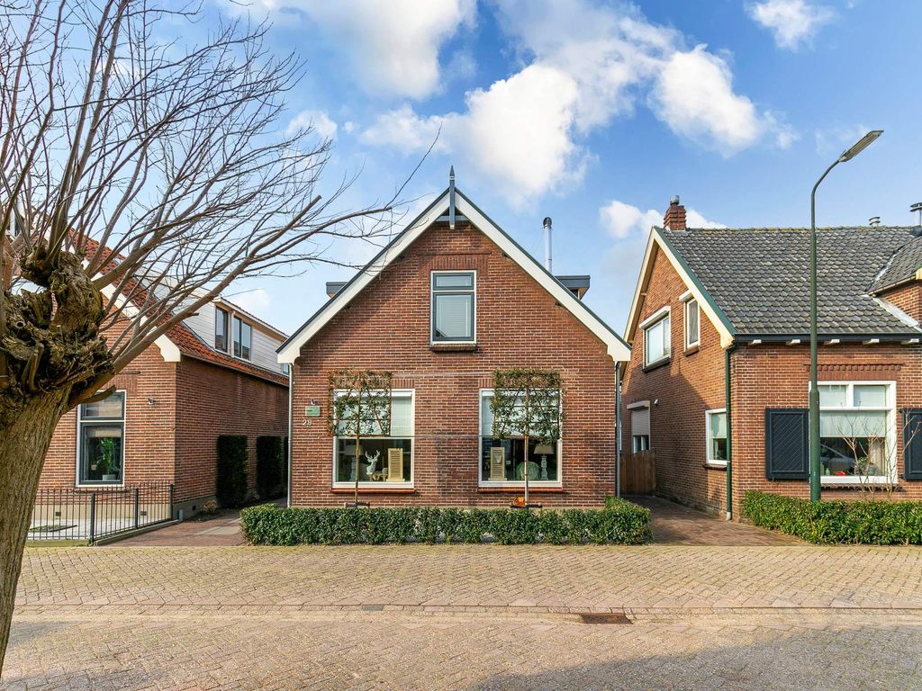 Hofweerstraat 28, HARDINXVELD-GIESSENDAM