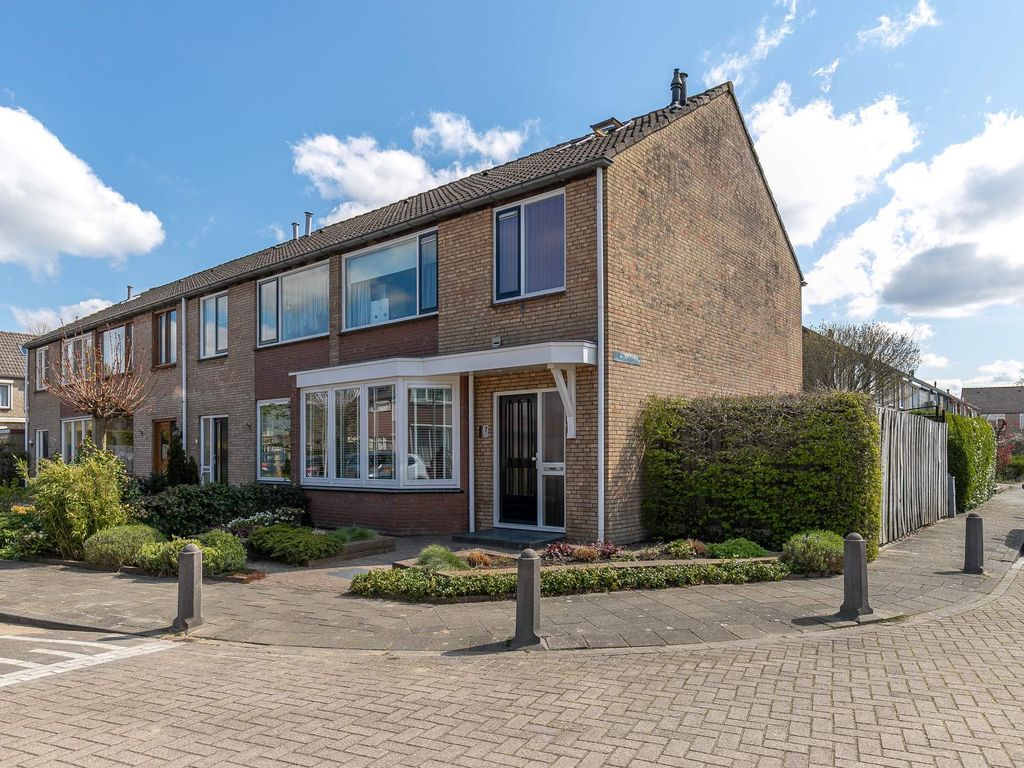 van Delftstraat 7, GIESSENBURG