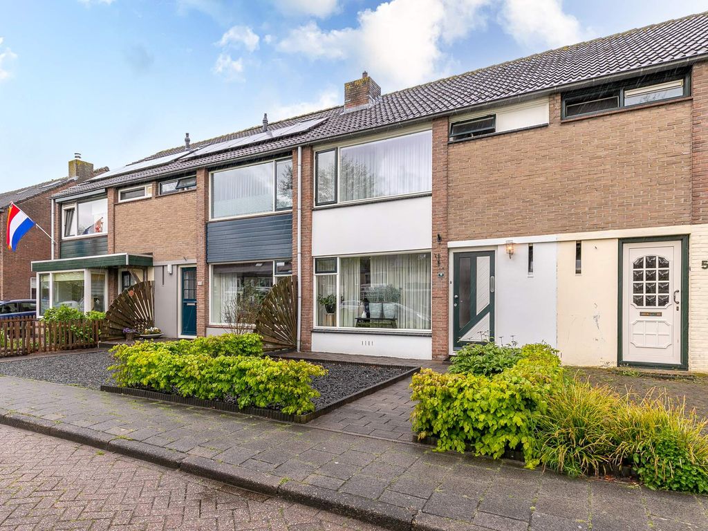 Burgemeester van der Bruggelaan 6, GIESSENBURG