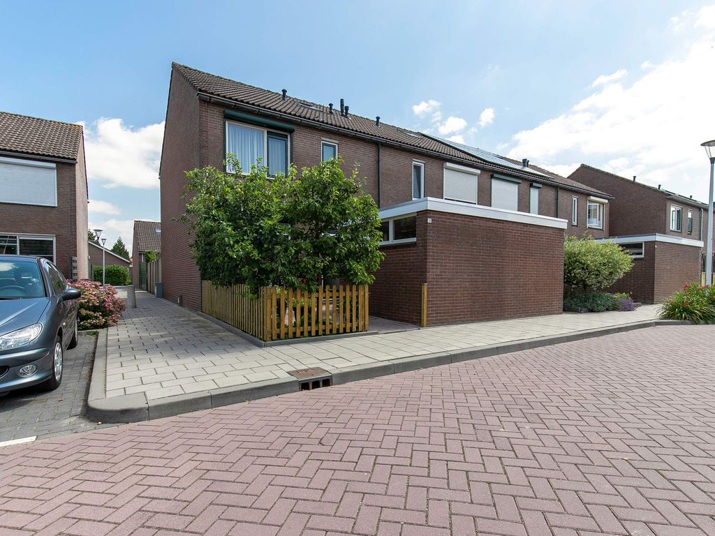 Giessenland 100, HOORNAAR