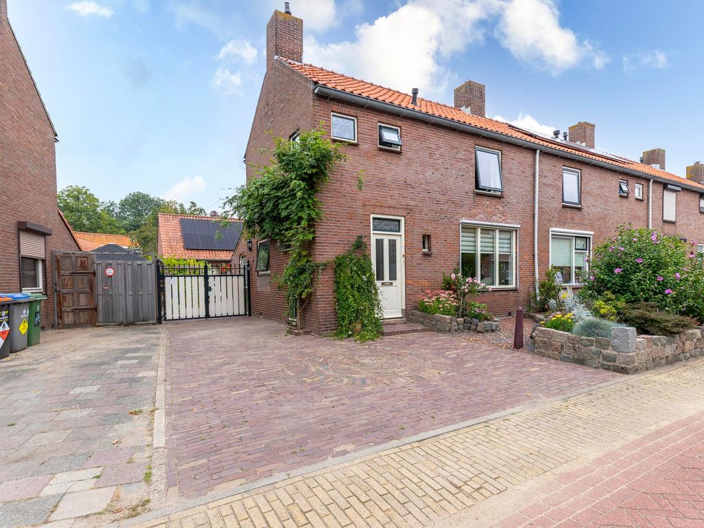 Giessenlaan 11, GIESSENBURG