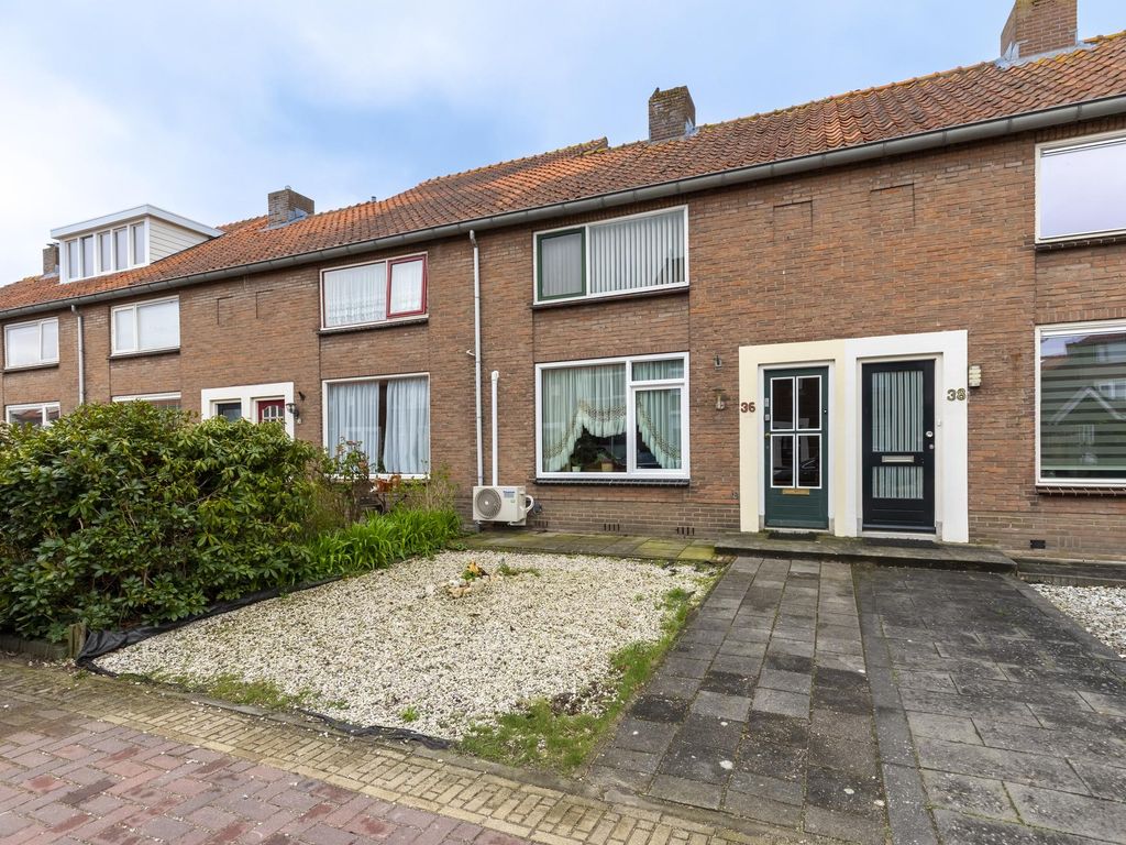 Giessenlaan 36, GIESSENBURG