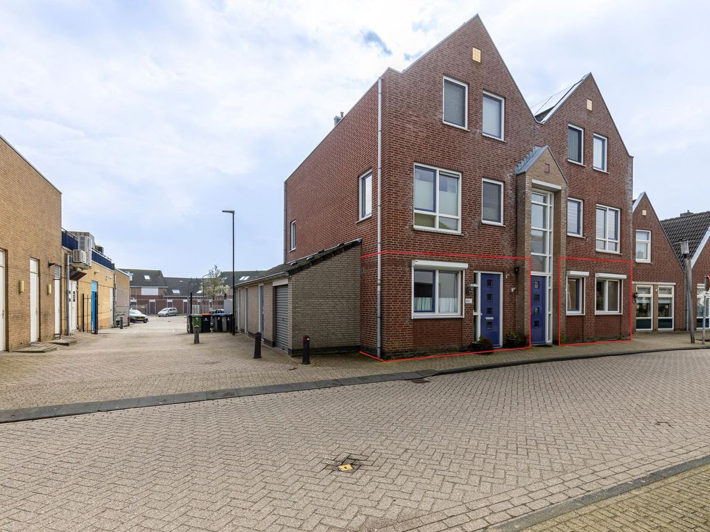 Dorpsstraat 83, GIESSENBURG
