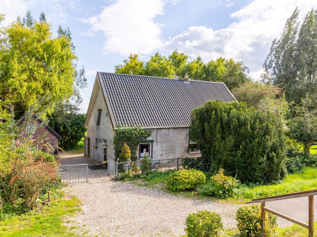 Kanaaldijk 8, LEERBROEK