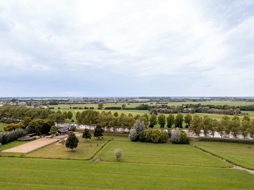 Kanaaldijk 8, LEERBROEK