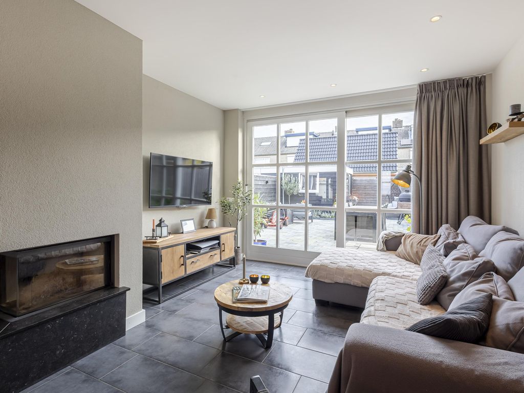 van Wenastraat 7, GIESSENBURG