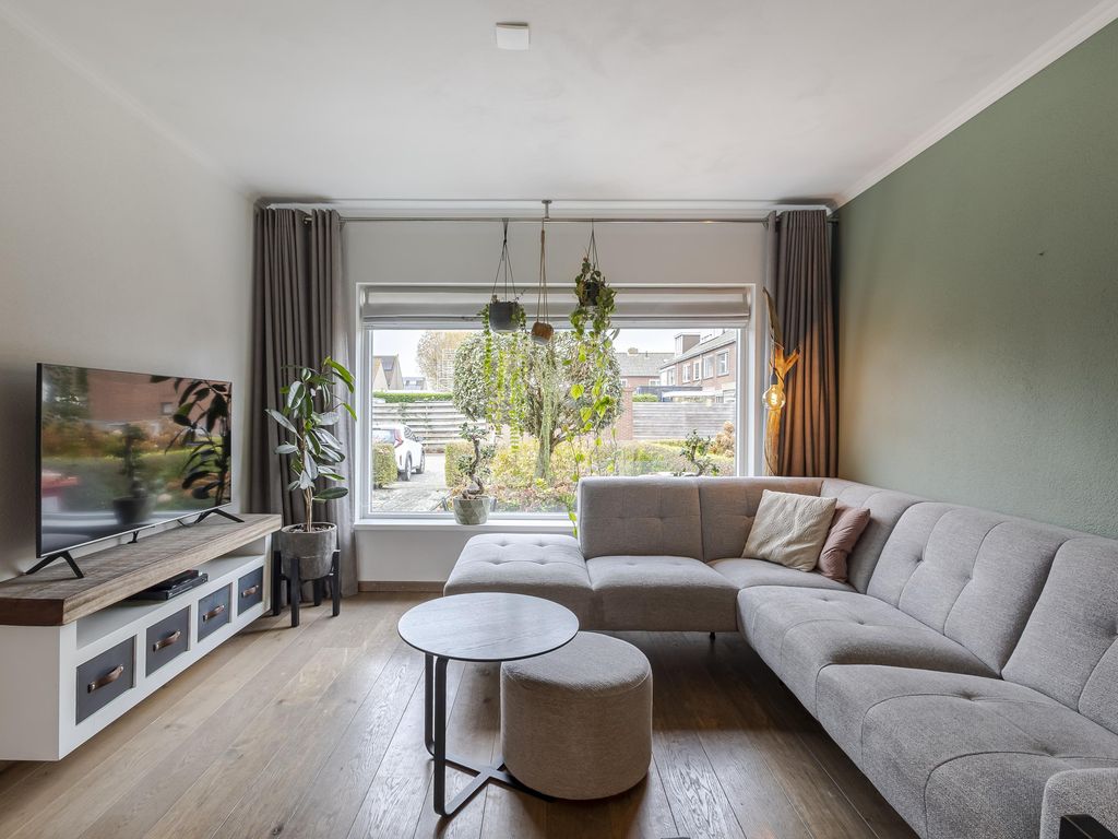 Juliana van Stolberglaan 49, GIESSENBURG