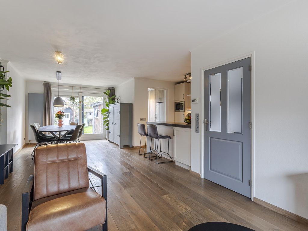 Juliana van Stolberglaan 49, GIESSENBURG