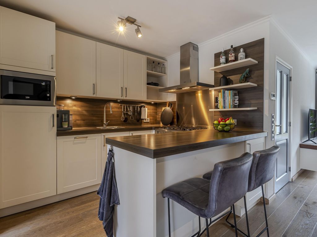 Juliana van Stolberglaan 49, GIESSENBURG