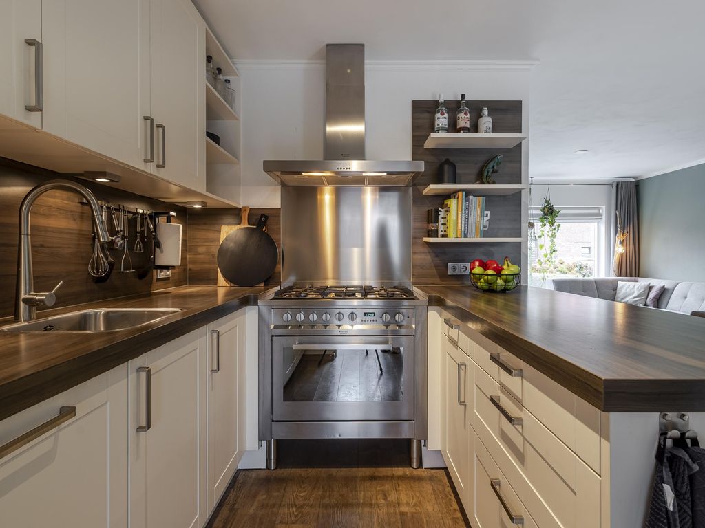 Juliana van Stolberglaan 49, GIESSENBURG